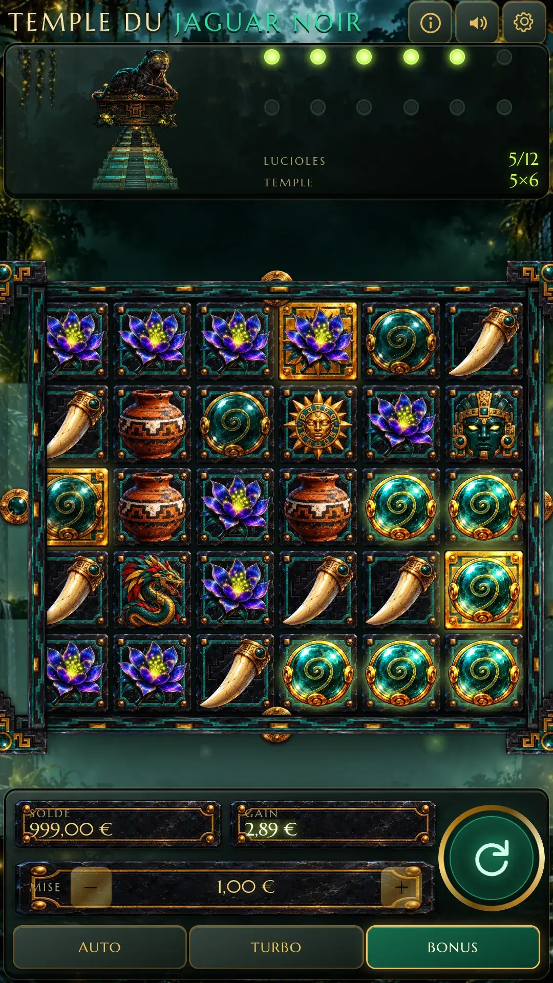Black Jaguar Temple num telemóvel em vertical, grelha 5×6 com sol dourado e serpente emplumada